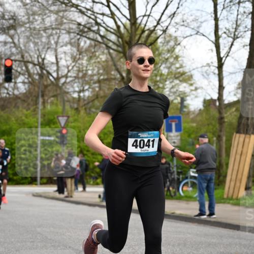 12.04.2026 - 45. Internationalen Wilhelmsburger Insellauf J. Mangold http://msf.ph/oto/9508772 12.04.2026 12:55:03 Ziel 5513, 5296, 4570, 3302, 2235, 3899, 3300, 5213, 3411, 4041, 5086, 5087, 4079, 4678, 3177, 5119, 2737, 2820, 5109, 5361, 4811 meine-sportfotos.de