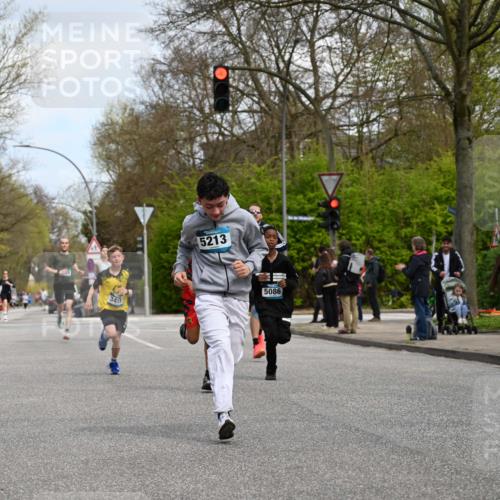 12.04.2026 - 45. Internationalen Wilhelmsburger Insellauf J. Mangold http://msf.ph/oto/9508779 12.04.2026 12:55:04 Ziel 5513, 5296, 4570, 3302, 2235, 3899, 3300, 5213, 3411, 4041, 5086, 5087, 4079, 4678, 3177, 5119, 2737, 2820, 5109, 5361, 4811 meine-sportfotos.de