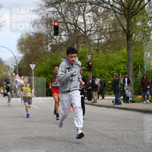 12.04.2026 - 45. Internationalen Wilhelmsburger Insellauf J. Mangold http://msf.ph/oto/9508782 12.04.2026 12:55:04 Ziel 5513, 5296, 4570, 3302, 2235, 3899, 3300, 5213, 3411, 4041, 5086, 5087, 4079, 4678, 3177, 5119, 2737, 2820, 5109, 5361, 4811 meine-sportfotos.de