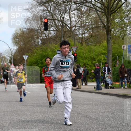 12.04.2026 - 45. Internationalen Wilhelmsburger Insellauf J. Mangold http://msf.ph/oto/9508783 12.04.2026 12:55:04 Ziel 5513, 5296, 4570, 3302, 2235, 3899, 3300, 5213, 3411, 4041, 5086, 5087, 4079, 4678, 3177, 5119, 2737, 2820, 5109, 5361, 4811 meine-sportfotos.de