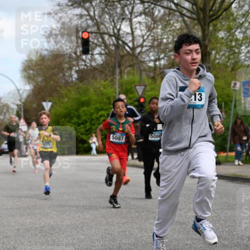 12.04.2026 - 45. Internationalen Wilhelmsburger Insellauf J. Mangold http://msf.ph/oto/9508788 12.04.2026 12:55:05 Ziel 5513, 5296, 4570, 3302, 2235, 3899, 3300, 5213, 3411, 4041, 5086, 5087, 4079, 4678, 3177, 5119, 2737, 2820, 5109, 5361, 4811, 4728 meine-sportfotos.de