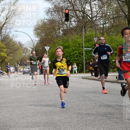 12.04.2026 - 45. Internationalen Wilhelmsburger Insellauf J. Mangold http://msf.ph/oto/9508797 12.04.2026 12:55:05 Ziel 5513, 5296, 4570, 3302, 2235, 3899, 3300, 5213, 3411, 4041, 5086, 5087, 4079, 4678, 3177, 5119, 2737, 2820, 5109, 5361, 4811, 4728 meine-sportfotos.de