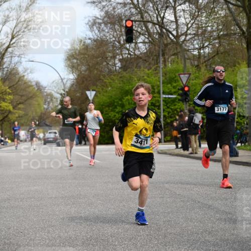 12.04.2026 - 45. Internationalen Wilhelmsburger Insellauf J. Mangold http://msf.ph/oto/9508798 12.04.2026 12:55:06 Ziel 5513, 5296, 4570, 3302, 2235, 3899, 3300, 5213, 3411, 4041, 5086, 5087, 4079, 4678, 3177, 5119, 2737, 2820, 5109, 5361, 4811, 4728 meine-sportfotos.de