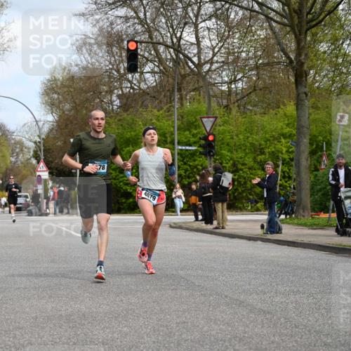 12.04.2026 - 45. Internationalen Wilhelmsburger Insellauf J. Mangold http://msf.ph/oto/9508816 12.04.2026 12:55:08 Ziel 5296, 4570, 3302, 2235, 3899, 3300, 5213, 3411, 4041, 5086, 5087, 4079, 4678, 3177, 5119, 2737, 2820, 5109, 5361, 4811, 4728, 3315, 5463 meine-sportfotos.de