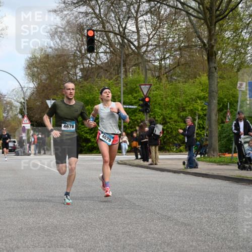 12.04.2026 - 45. Internationalen Wilhelmsburger Insellauf J. Mangold http://msf.ph/oto/9508817 12.04.2026 12:55:08 Ziel 5296, 4570, 3302, 2235, 3899, 3300, 5213, 3411, 4041, 5086, 5087, 4079, 4678, 3177, 5119, 2737, 2820, 5109, 5361, 4811, 4728, 3315, 5463 meine-sportfotos.de