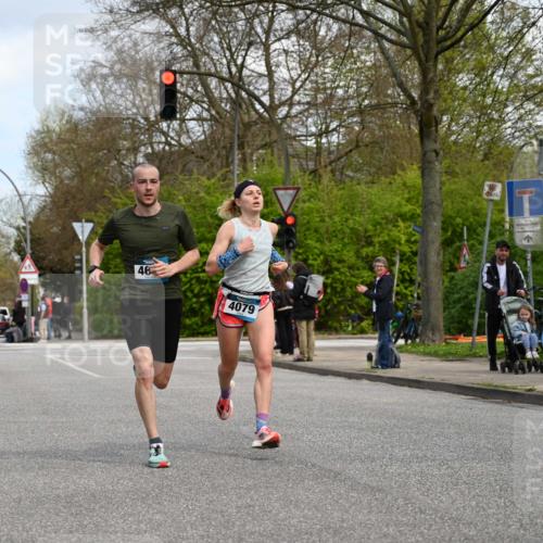 12.04.2026 - 45. Internationalen Wilhelmsburger Insellauf J. Mangold http://msf.ph/oto/9508821 12.04.2026 12:55:08 Ziel 5296, 4570, 3302, 2235, 3899, 3300, 5213, 3411, 4041, 5086, 5087, 4079, 4678, 3177, 5119, 2737, 2820, 5109, 5361, 4811, 4728, 3315, 5463 meine-sportfotos.de