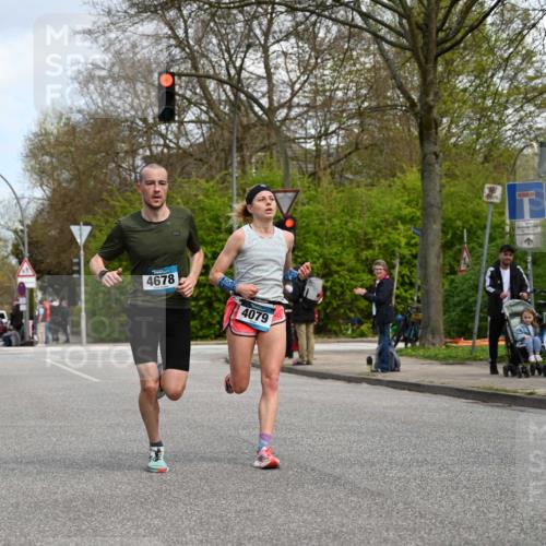 12.04.2026 - 45. Internationalen Wilhelmsburger Insellauf J. Mangold http://msf.ph/oto/9508822 12.04.2026 12:55:08 Ziel 5296, 4570, 3302, 2235, 3899, 3300, 5213, 3411, 4041, 5086, 5087, 4079, 4678, 3177, 5119, 2737, 2820, 5109, 5361, 4811, 4728, 3315, 5463 meine-sportfotos.de