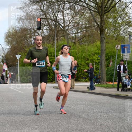 12.04.2026 - 45. Internationalen Wilhelmsburger Insellauf J. Mangold http://msf.ph/oto/9508823 12.04.2026 12:55:08 Ziel 5296, 4570, 3302, 2235, 3899, 3300, 5213, 3411, 4041, 5086, 5087, 4079, 4678, 3177, 5119, 2737, 2820, 5109, 5361, 4811, 4728, 3315, 5463 meine-sportfotos.de