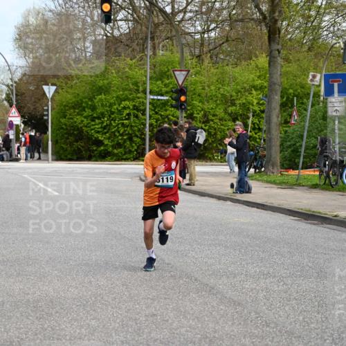 12.04.2026 - 45. Internationalen Wilhelmsburger Insellauf J. Mangold http://msf.ph/oto/9508826 12.04.2026 12:55:23 Ziel 4079, 4678, 3177, 5119, 2737, 2820, 5109, 5361, 4811, 4728, 3315, 5463, 4459, 4459, 5817, 5321, 4311, 2017, 2074, 5780, 5857, 2937, 5113 meine-sportfotos.de