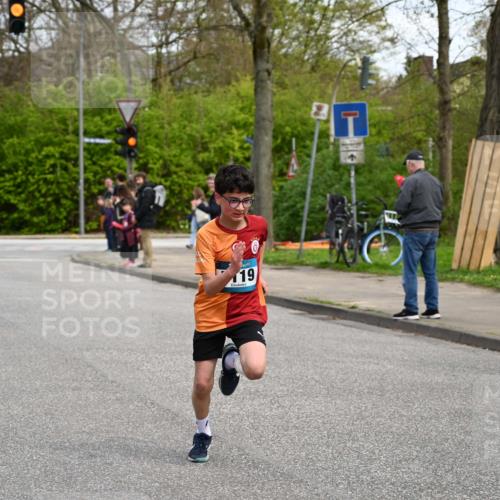 12.04.2026 - 45. Internationalen Wilhelmsburger Insellauf J. Mangold http://msf.ph/oto/9508832 12.04.2026 12:55:23 Ziel 4079, 4678, 3177, 5119, 2737, 2820, 5109, 5361, 4811, 4728, 3315, 5463, 4459, 4459, 5817, 5321, 4311, 2017, 2074, 5780, 5857, 2937, 5113 meine-sportfotos.de