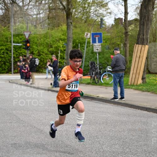 12.04.2026 - 45. Internationalen Wilhelmsburger Insellauf J. Mangold http://msf.ph/oto/9508833 12.04.2026 12:55:23 Ziel 4079, 4678, 3177, 5119, 2737, 2820, 5109, 5361, 4811, 4728, 3315, 5463, 4459, 4459, 5817, 5321, 4311, 2017, 2074, 5780, 5857, 2937, 5113 meine-sportfotos.de