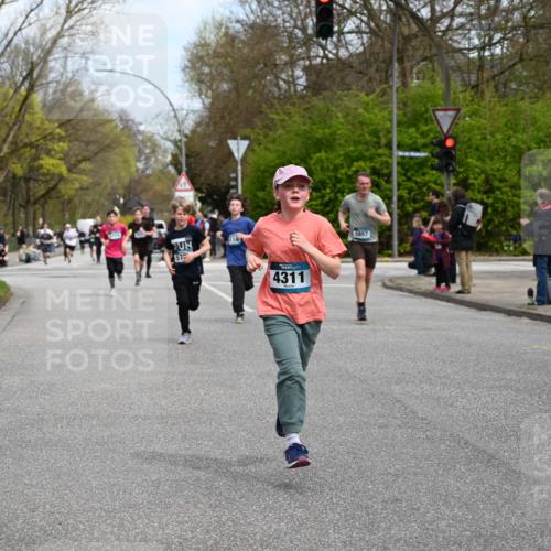 12.04.2026 - 45. Internationalen Wilhelmsburger Insellauf J. Mangold http://msf.ph/oto/9508928 12.04.2026 12:55:48 Ziel 5109, 5361, 4811, 4728, 3315, 5463, 4459, 5817, 5321, 4311, 2017, 2074, 5780, 5857, 2937, 5113, 5118, 3404, 2344, 5114, 5255, 4269, 3627, 5133, 5133, 5680, 4545, 5101, 4261, 4933 meine-sportfotos.de