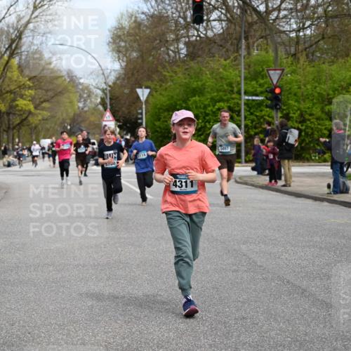 12.04.2026 - 45. Internationalen Wilhelmsburger Insellauf J. Mangold http://msf.ph/oto/9508929 12.04.2026 12:55:48 Ziel 5109, 5361, 4811, 4728, 3315, 5463, 4459, 5817, 5321, 4311, 2017, 2074, 5780, 5857, 2937, 5113, 5118, 3404, 2344, 5114, 5255, 4269, 3627, 5133, 5133, 5680, 4545, 5101, 4261, 4933 meine-sportfotos.de