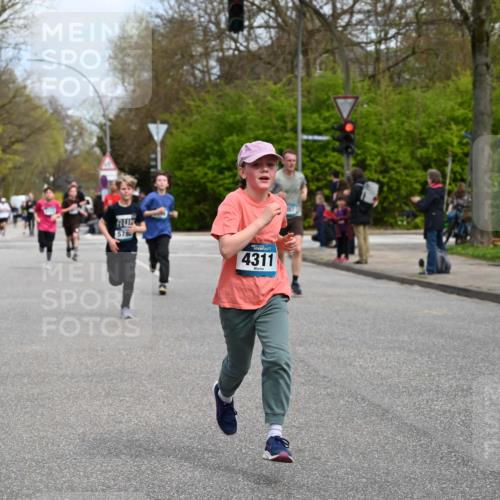 12.04.2026 - 45. Internationalen Wilhelmsburger Insellauf J. Mangold http://msf.ph/oto/9508932 12.04.2026 12:55:49 Ziel 5109, 5361, 4811, 4728, 3315, 5463, 4459, 5817, 5321, 4311, 2017, 2074, 5780, 5857, 2937, 5113, 5118, 5118, 3404, 2344, 5114, 5255, 4269, 3627, 5133, 5680, 5680, 4545, 5101, 4261, 4933 meine-sportfotos.de