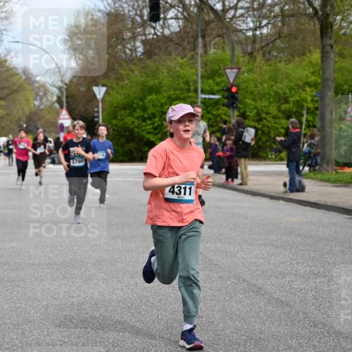 12.04.2026 - 45. Internationalen Wilhelmsburger Insellauf J. Mangold http://msf.ph/oto/9508933 12.04.2026 12:55:49 Ziel 5109, 5361, 4811, 4728, 3315, 5463, 4459, 5817, 5321, 4311, 2017, 2074, 5780, 5857, 2937, 5113, 5118, 5118, 3404, 2344, 5114, 5255, 4269, 3627, 5133, 5680, 5680, 4545, 5101, 4261, 4933 meine-sportfotos.de