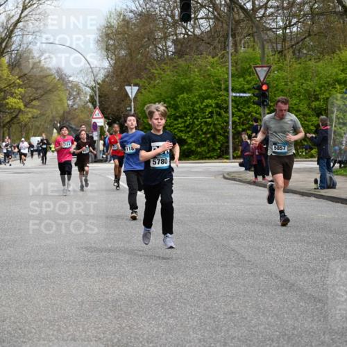 12.04.2026 - 45. Internationalen Wilhelmsburger Insellauf J. Mangold http://msf.ph/oto/9508936 12.04.2026 12:55:50 Ziel 5361, 4811, 4728, 3315, 5463, 4459, 5817, 5321, 4311, 2017, 2074, 5780, 5857, 2937, 5113, 5118, 3404, 3404, 2344, 5114, 5255, 4269, 3627, 5133, 5680, 4545, 5101, 4261, 4933, 5131 meine-sportfotos.de