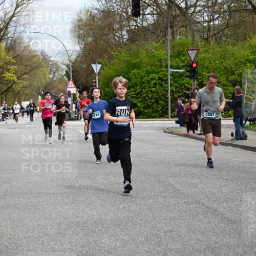 12.04.2026 - 45. Internationalen Wilhelmsburger Insellauf J. Mangold http://msf.ph/oto/9508937 12.04.2026 12:55:50 Ziel 5361, 4811, 4728, 3315, 5463, 4459, 5817, 5321, 4311, 2017, 2074, 5780, 5857, 2937, 5113, 5118, 3404, 3404, 2344, 5114, 5255, 4269, 3627, 5133, 5680, 4545, 5101, 4261, 4933, 5131 meine-sportfotos.de
