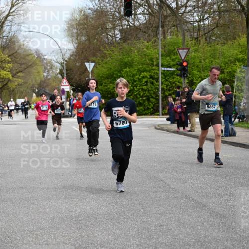 12.04.2026 - 45. Internationalen Wilhelmsburger Insellauf J. Mangold http://msf.ph/oto/9508939 12.04.2026 12:55:50 Ziel 5361, 4811, 4728, 3315, 5463, 4459, 5817, 5321, 4311, 2017, 2074, 5780, 5857, 2937, 5113, 5118, 3404, 3404, 2344, 5114, 5255, 4269, 3627, 5133, 5680, 4545, 5101, 4261, 4933, 5131 meine-sportfotos.de