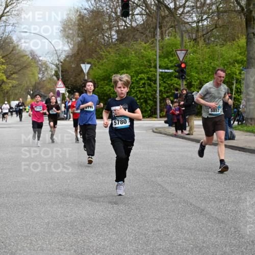 12.04.2026 - 45. Internationalen Wilhelmsburger Insellauf J. Mangold http://msf.ph/oto/9508940 12.04.2026 12:55:50 Ziel 5361, 4811, 4728, 3315, 5463, 4459, 5817, 5321, 4311, 2017, 2074, 5780, 5857, 2937, 5113, 5118, 3404, 3404, 2344, 5114, 5255, 4269, 3627, 5133, 5680, 4545, 5101, 4261, 4933, 5131 meine-sportfotos.de