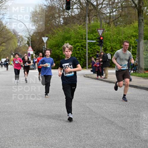 12.04.2026 - 45. Internationalen Wilhelmsburger Insellauf J. Mangold http://msf.ph/oto/9508941 12.04.2026 12:55:50 Ziel 5361, 4811, 4728, 3315, 5463, 4459, 5817, 5321, 4311, 2017, 2074, 5780, 5857, 2937, 5113, 5118, 3404, 3404, 2344, 5114, 5255, 4269, 3627, 5133, 5680, 4545, 5101, 4261, 4933, 5131 meine-sportfotos.de