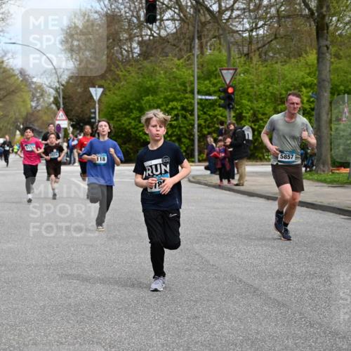 12.04.2026 - 45. Internationalen Wilhelmsburger Insellauf J. Mangold http://msf.ph/oto/9508942 12.04.2026 12:55:50 Ziel 5361, 4811, 4728, 3315, 5463, 4459, 5817, 5321, 4311, 2017, 2074, 5780, 5857, 2937, 5113, 5118, 3404, 3404, 2344, 5114, 5255, 4269, 3627, 5133, 5680, 4545, 5101, 4261, 4933, 5131 meine-sportfotos.de