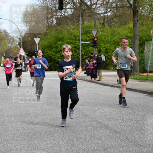 12.04.2026 - 45. Internationalen Wilhelmsburger Insellauf J. Mangold http://msf.ph/oto/9508943 12.04.2026 12:55:50 Ziel 5361, 4811, 4728, 3315, 5463, 4459, 5817, 5321, 4311, 2017, 2074, 5780, 5857, 2937, 5113, 5118, 3404, 3404, 2344, 5114, 5255, 4269, 3627, 5133, 5680, 4545, 5101, 4261, 4933, 5131 meine-sportfotos.de