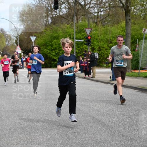 12.04.2026 - 45. Internationalen Wilhelmsburger Insellauf J. Mangold http://msf.ph/oto/9508944 12.04.2026 12:55:50 Ziel 5361, 4811, 4728, 3315, 5463, 4459, 5817, 5321, 4311, 2017, 2074, 5780, 5857, 2937, 5113, 5118, 3404, 3404, 2344, 5114, 5255, 4269, 3627, 5133, 5680, 4545, 5101, 4261, 4933, 5131 meine-sportfotos.de