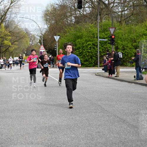 12.04.2026 - 45. Internationalen Wilhelmsburger Insellauf J. Mangold http://msf.ph/oto/9508946 12.04.2026 12:55:51 Ziel 4811, 4728, 3315, 5463, 4459, 5817, 5321, 4311, 2017, 2074, 5780, 5857, 2937, 5113, 5118, 3404, 2344, 5114, 5255, 4269, 3627, 5133, 5680, 4545, 5101, 4261, 4933, 5131, 5184 meine-sportfotos.de