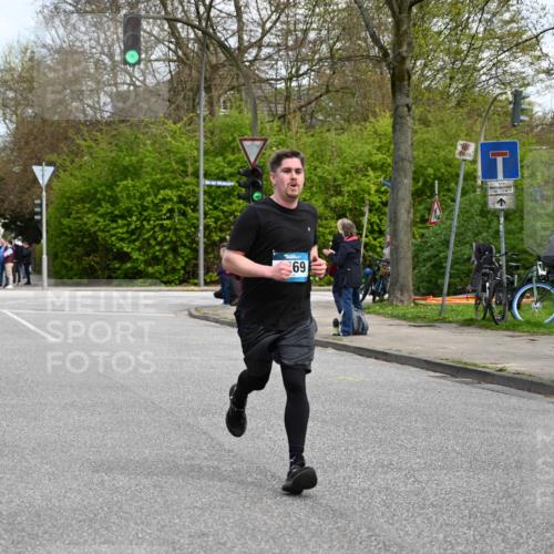 12.04.2026 - 45. Internationalen Wilhelmsburger Insellauf J. Mangold http://msf.ph/oto/9508972 12.04.2026 12:55:57 Ziel 3315, 5463, 4459, 5817, 5321, 4311, 2017, 2074, 5780, 5857, 2937, 5113, 5118, 3404, 2344, 5114, 5255, 4269, 3627, 3627, 5133, 5680, 4545, 5101, 4261, 4261, 4933, 5131, 5184, 5446, 4859, 5729, 5134, 3620 meine-sportfotos.de