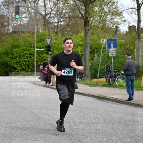 12.04.2026 - 45. Internationalen Wilhelmsburger Insellauf J. Mangold http://msf.ph/oto/9508975 12.04.2026 12:55:57 Ziel 3315, 5463, 4459, 5817, 5321, 4311, 2017, 2074, 5780, 5857, 2937, 5113, 5118, 3404, 2344, 5114, 5255, 4269, 3627, 3627, 5133, 5680, 4545, 5101, 4261, 4261, 4933, 5131, 5184, 5446, 4859, 5729, 5134, 3620 meine-sportfotos.de