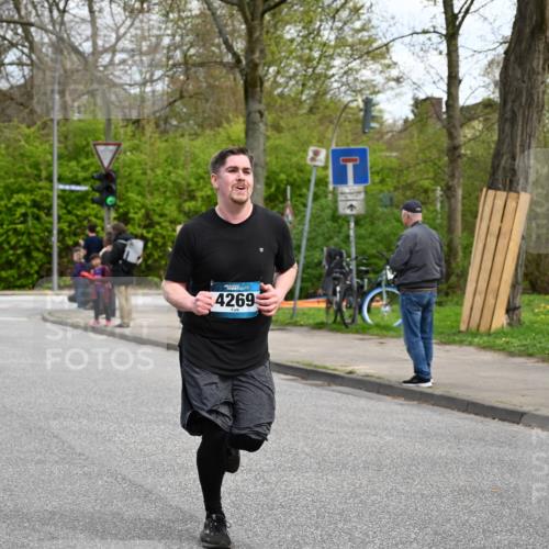12.04.2026 - 45. Internationalen Wilhelmsburger Insellauf J. Mangold http://msf.ph/oto/9508978 12.04.2026 12:55:57 Ziel 3315, 5463, 4459, 5817, 5321, 4311, 2017, 2074, 5780, 5857, 2937, 5113, 5118, 3404, 2344, 5114, 5255, 4269, 3627, 3627, 5133, 5680, 4545, 5101, 4261, 4261, 4933, 5131, 5184, 5446, 4859, 5729, 5134, 3620 meine-sportfotos.de