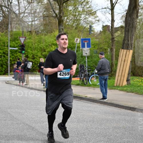 12.04.2026 - 45. Internationalen Wilhelmsburger Insellauf J. Mangold http://msf.ph/oto/9508979 12.04.2026 12:55:58 Ziel 4459, 5817, 5321, 4311, 2017, 2074, 5780, 5857, 2937, 5113, 5118, 3404, 2344, 5114, 5255, 4269, 3627, 5133, 5680, 4545, 5101, 4261, 4933, 5131, 5184, 5446, 4859, 5729, 5134, 3620 meine-sportfotos.de
