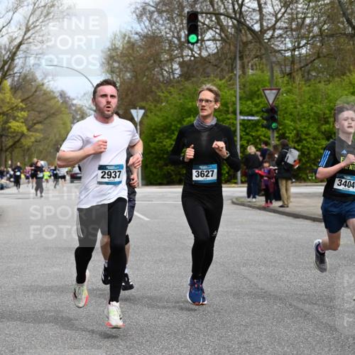 12.04.2026 - 45. Internationalen Wilhelmsburger Insellauf J. Mangold http://msf.ph/oto/9508991 12.04.2026 12:56:03 Ziel 5321, 4311, 2017, 2074, 5780, 5857, 2937, 5113, 5118, 3404, 2344, 5114, 5255, 4269, 3627, 5133, 5680, 4545, 5101, 4261, 4933, 5131, 5184, 5184, 5446, 4859, 5729, 5134, 3620, 4848, 5410, 4168, 4921, 4922 meine-sportfotos.de