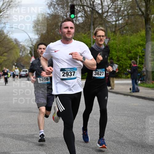 12.04.2026 - 45. Internationalen Wilhelmsburger Insellauf J. Mangold http://msf.ph/oto/9508996 12.04.2026 12:56:03 Ziel 5321, 4311, 2017, 2074, 5780, 5857, 2937, 5113, 5118, 3404, 2344, 5114, 5255, 4269, 3627, 5133, 5680, 4545, 5101, 4261, 4933, 5131, 5184, 5184, 5446, 4859, 5729, 5134, 3620, 4848, 5410, 4168, 4921, 4922 meine-sportfotos.de