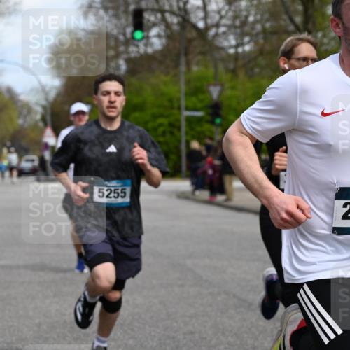 12.04.2026 - 45. Internationalen Wilhelmsburger Insellauf J. Mangold http://msf.ph/oto/9509002 12.04.2026 12:56:04 Ziel 5321, 4311, 2017, 2074, 5780, 5857, 2937, 5113, 5118, 3404, 2344, 5114, 5255, 4269, 3627, 5133, 5680, 4545, 5101, 4261, 4933, 5131, 5184, 5446, 4859, 5729, 5134, 3620, 4848, 5410, 4168, 4921, 4922, 4237 meine-sportfotos.de