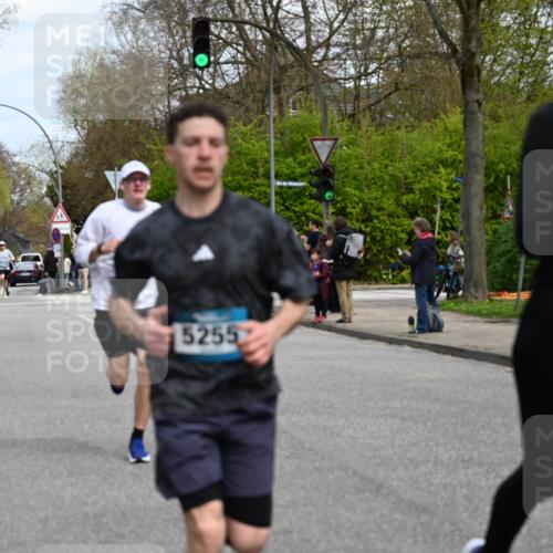12.04.2026 - 45. Internationalen Wilhelmsburger Insellauf J. Mangold http://msf.ph/oto/9509005 12.04.2026 12:56:04 Ziel 5321, 4311, 2017, 2074, 5780, 5857, 2937, 5113, 5118, 3404, 2344, 5114, 5255, 4269, 3627, 5133, 5680, 4545, 5101, 4261, 4933, 5131, 5184, 5446, 4859, 5729, 5134, 3620, 4848, 5410, 4168, 4921, 4922, 4237 meine-sportfotos.de