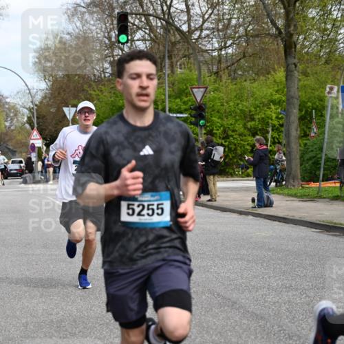 12.04.2026 - 45. Internationalen Wilhelmsburger Insellauf J. Mangold http://msf.ph/oto/9509006 12.04.2026 12:56:04 Ziel 5321, 4311, 2017, 2074, 5780, 5857, 2937, 5113, 5118, 3404, 2344, 5114, 5255, 4269, 3627, 5133, 5680, 4545, 5101, 4261, 4933, 5131, 5184, 5446, 4859, 5729, 5134, 3620, 4848, 5410, 4168, 4921, 4922, 4237 meine-sportfotos.de