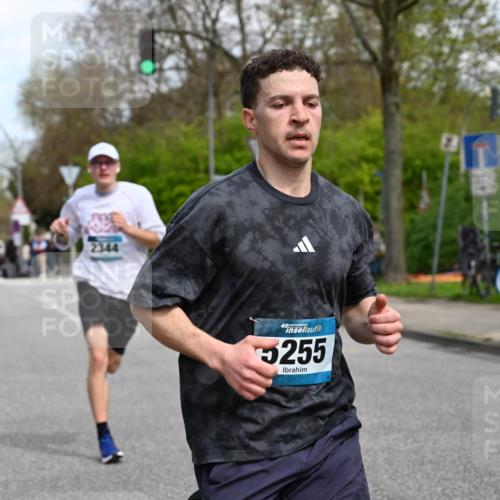 12.04.2026 - 45. Internationalen Wilhelmsburger Insellauf J. Mangold http://msf.ph/oto/9509009 12.04.2026 12:56:04 Ziel 5321, 4311, 2017, 2074, 5780, 5857, 2937, 5113, 5118, 3404, 2344, 5114, 5255, 4269, 3627, 5133, 5680, 4545, 5101, 4261, 4933, 5131, 5184, 5446, 4859, 5729, 5134, 3620, 4848, 5410, 4168, 4921, 4922, 4237 meine-sportfotos.de