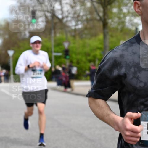 12.04.2026 - 45. Internationalen Wilhelmsburger Insellauf J. Mangold http://msf.ph/oto/9509013 12.04.2026 12:56:04 Ziel 5321, 4311, 2017, 2074, 5780, 5857, 2937, 5113, 5118, 3404, 2344, 5114, 5255, 4269, 3627, 5133, 5680, 4545, 5101, 4261, 4933, 5131, 5184, 5446, 4859, 5729, 5134, 3620, 4848, 5410, 4168, 4921, 4922, 4237 meine-sportfotos.de