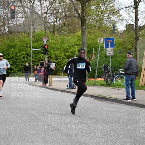 12.04.2026 - 45. Internationalen Wilhelmsburger Insellauf J. Mangold http://msf.ph/oto/9509022 12.04.2026 12:56:11 Ziel 2937, 5113, 5118, 3404, 2344, 5114, 5255, 4269, 3627, 5133, 5680, 4545, 5101, 4261, 4933, 4933, 5131, 5184, 5446, 4859, 5729, 5134, 3620, 4848, 5410, 4168, 4921, 4922, 4237, 5094, 4835, 5141 meine-sportfotos.de