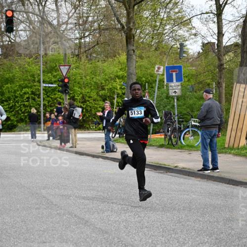 12.04.2026 - 45. Internationalen Wilhelmsburger Insellauf J. Mangold http://msf.ph/oto/9509023 12.04.2026 12:56:11 Ziel 2937, 5113, 5118, 3404, 2344, 5114, 5255, 4269, 3627, 5133, 5680, 4545, 5101, 4261, 4933, 4933, 5131, 5184, 5446, 4859, 5729, 5134, 3620, 4848, 5410, 4168, 4921, 4922, 4237, 5094, 4835, 5141 meine-sportfotos.de