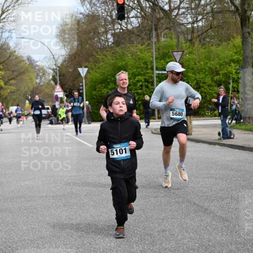 12.04.2026 - 45. Internationalen Wilhelmsburger Insellauf J. Mangold http://msf.ph/oto/9509033 12.04.2026 12:56:13 Ziel 5118, 3404, 2344, 5114, 5255, 4269, 3627, 5133, 5680, 4545, 5101, 4261, 4933, 5131, 5184, 5446, 4859, 5729, 5134, 3620, 4848, 5410, 4168, 4168, 4921, 4922, 4237, 5094, 4835, 5141, 5549, 5163 meine-sportfotos.de