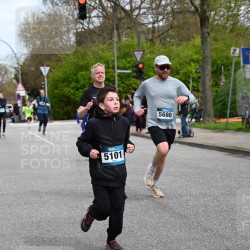12.04.2026 - 45. Internationalen Wilhelmsburger Insellauf J. Mangold http://msf.ph/oto/9509037 12.04.2026 12:56:13 Ziel 5118, 3404, 2344, 5114, 5255, 4269, 3627, 5133, 5680, 4545, 5101, 4261, 4933, 5131, 5184, 5446, 4859, 5729, 5134, 3620, 4848, 5410, 4168, 4168, 4921, 4922, 4237, 5094, 4835, 5141, 5549, 5163 meine-sportfotos.de