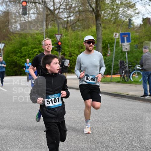12.04.2026 - 45. Internationalen Wilhelmsburger Insellauf J. Mangold http://msf.ph/oto/9509040 12.04.2026 12:56:14 Ziel 5118, 3404, 2344, 5114, 5255, 4269, 3627, 5133, 5680, 4545, 5101, 4261, 4933, 5131, 5131, 5184, 5446, 4859, 5729, 5134, 3620, 4848, 5410, 4168, 4921, 4922, 4921, 4922, 4237, 5094, 4835, 5141, 5549, 5163 meine-sportfotos.de