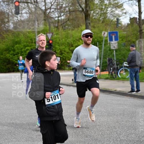 12.04.2026 - 45. Internationalen Wilhelmsburger Insellauf J. Mangold http://msf.ph/oto/9509041 12.04.2026 12:56:14 Ziel 5118, 3404, 2344, 5114, 5255, 4269, 3627, 5133, 5680, 4545, 5101, 4261, 4933, 5131, 5131, 5184, 5446, 4859, 5729, 5134, 3620, 4848, 5410, 4168, 4921, 4922, 4921, 4922, 4237, 5094, 4835, 5141, 5549, 5163 meine-sportfotos.de