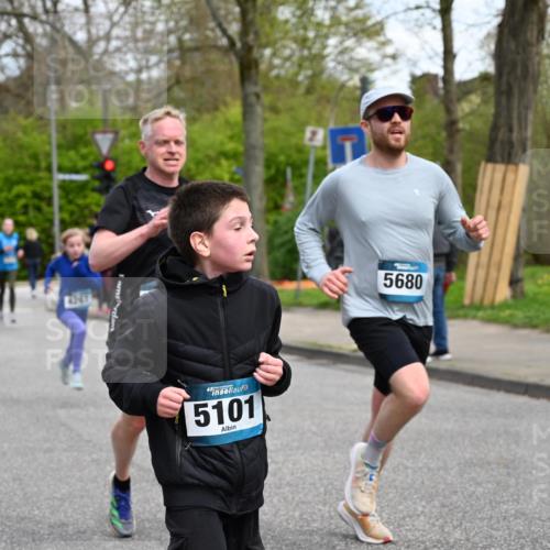 12.04.2026 - 45. Internationalen Wilhelmsburger Insellauf J. Mangold http://msf.ph/oto/9509045 12.04.2026 12:56:14 Ziel 5118, 3404, 2344, 5114, 5255, 4269, 3627, 5133, 5680, 4545, 5101, 4261, 4933, 5131, 5131, 5184, 5446, 4859, 5729, 5134, 3620, 4848, 5410, 4168, 4921, 4922, 4921, 4922, 4237, 5094, 4835, 5141, 5549, 5163 meine-sportfotos.de