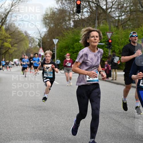 12.04.2026 - 45. Internationalen Wilhelmsburger Insellauf J. Mangold http://msf.ph/oto/9509601 12.04.2026 12:57:57 Ziel 4938, 3213, 2447, 5211, 4968, 2707, 5169, 5214, 4955, 3396, 5228, 5689, 2771, 5687, 2058, 3152, 4535, 5260, 2493, 2550, 3479, 4873, 4344, 3889, 3309, 5613, 3525, 5422, 3088 meine-sportfotos.de