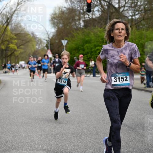 12.04.2026 - 45. Internationalen Wilhelmsburger Insellauf J. Mangold http://msf.ph/oto/9509604 12.04.2026 12:57:57 Ziel 4938, 3213, 2447, 5211, 4968, 2707, 5169, 5214, 4955, 3396, 5228, 5689, 2771, 5687, 2058, 3152, 4535, 5260, 2493, 2550, 3479, 4873, 4344, 3889, 3309, 5613, 3525, 5422, 3088 meine-sportfotos.de