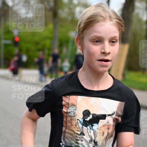 12.04.2026 - 45. Internationalen Wilhelmsburger Insellauf J. Mangold http://msf.ph/oto/9509620 12.04.2026 12:57:58 Ziel 4938, 3213, 2447, 5211, 4968, 2707, 5169, 5214, 4955, 3396, 5228, 5689, 2771, 5687, 2058, 2058, 3152, 4535, 5260, 2493, 2550, 3479, 4873, 4344, 3889, 3309, 5613, 3525, 5422, 3088 meine-sportfotos.de