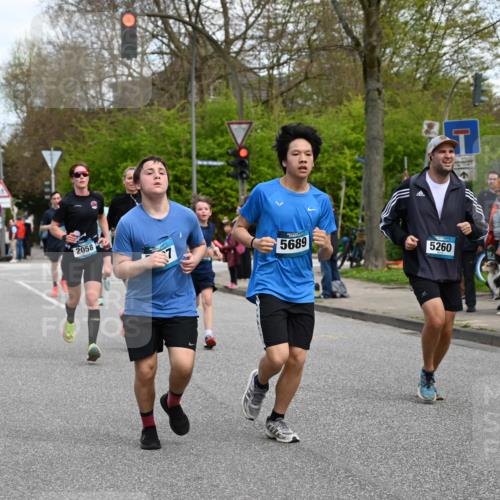 12.04.2026 - 45. Internationalen Wilhelmsburger Insellauf J. Mangold http://msf.ph/oto/9509633 12.04.2026 12:58:03 Ziel 5211, 4968, 2707, 5169, 5214, 4955, 3396, 5228, 5689, 2771, 5687, 2058, 3152, 4535, 5260, 2493, 2550, 3479, 4873, 4344, 3889, 3309, 5613, 3525, 5422, 3088, 3255 meine-sportfotos.de